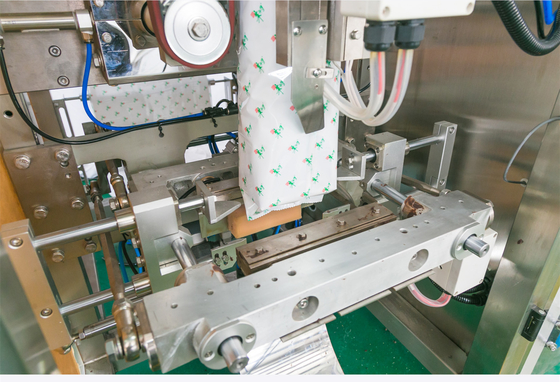 Os grânulo verticais automáticos médios da máquina de embalagem semeiam a placa de vibração das porcas