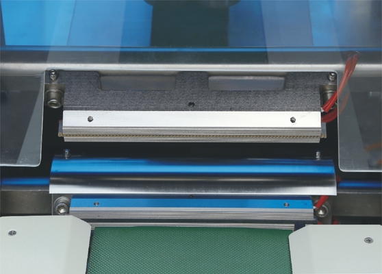 Máquina horizontal automática giratória do bloco do fluxo com puxar o filme para cima