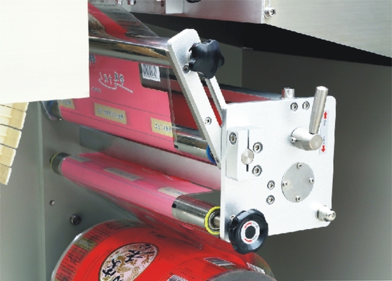 Filme puxando horizontal automático giratório das cookies 250mm da máquina de embalagem do fluxo para baixo
